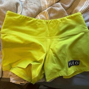 Fleo Green Athletic Shorts Stretchy Fitted Design